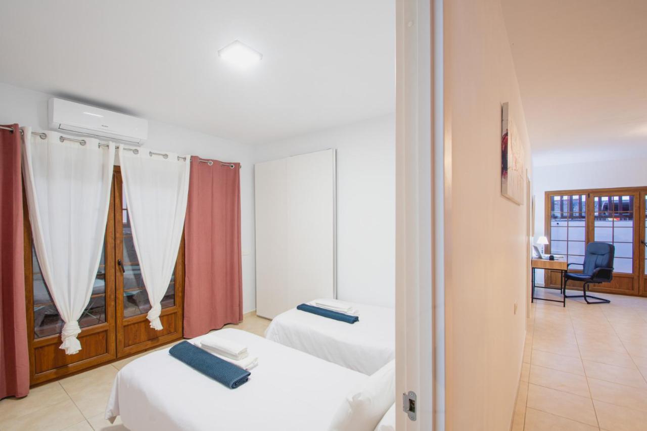 Villa Vista Rey - 6 Bedroom - Heated Pool - Amazing Views - Pool Table - Vista Lobos - Playa Blanca 외부 사진